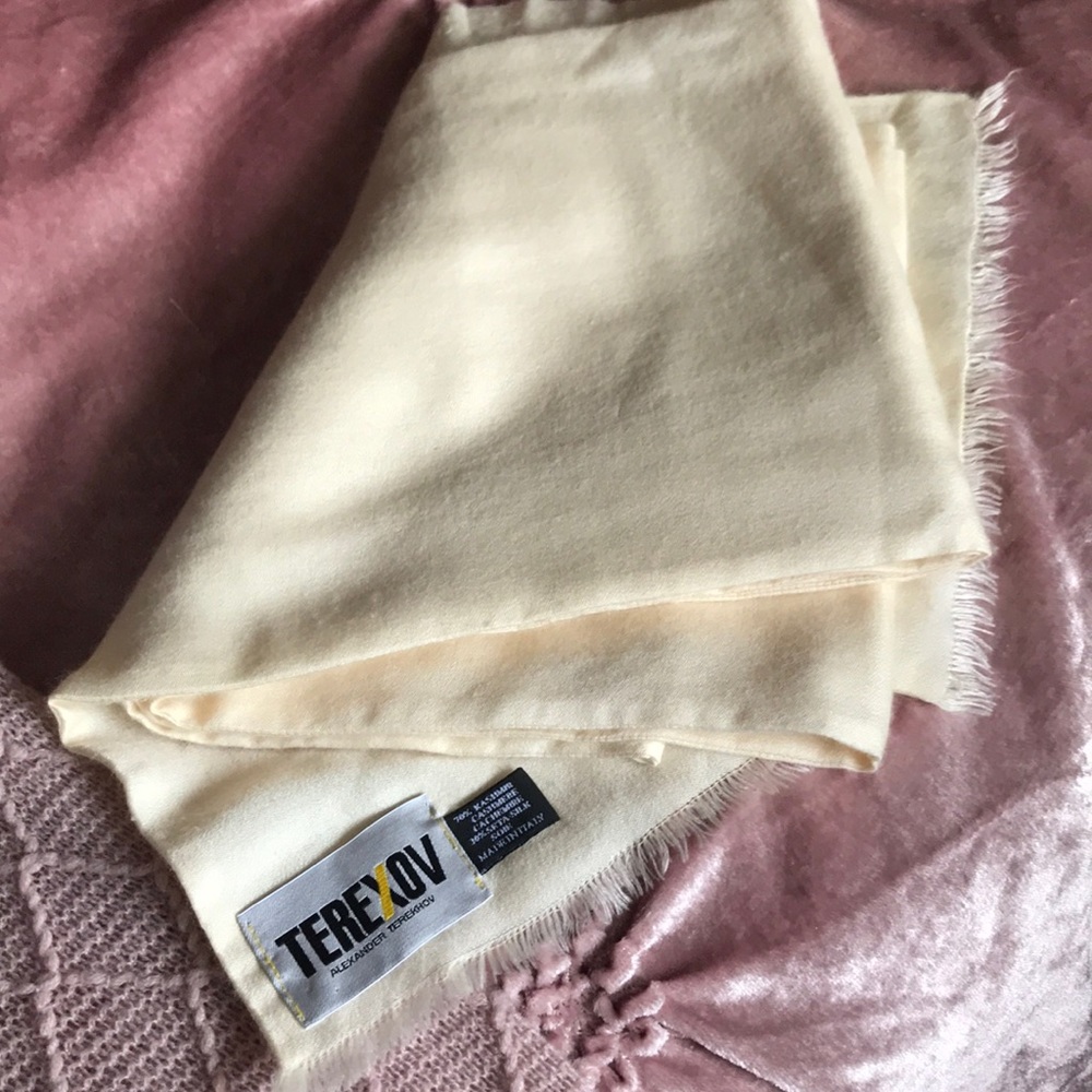 Beautiful Alexander Terekhov Cream scarf Cashmere